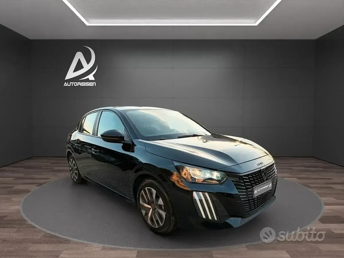 Usata Peugeot 208 Active 101 CV (74 kW) 2024 Nero Utilitaria
