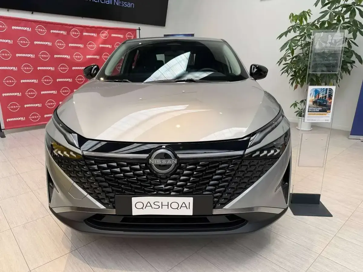 Nuova Nissan Qashqai Acenta 140 CV (102 kW) 2026 Newport grey SUV