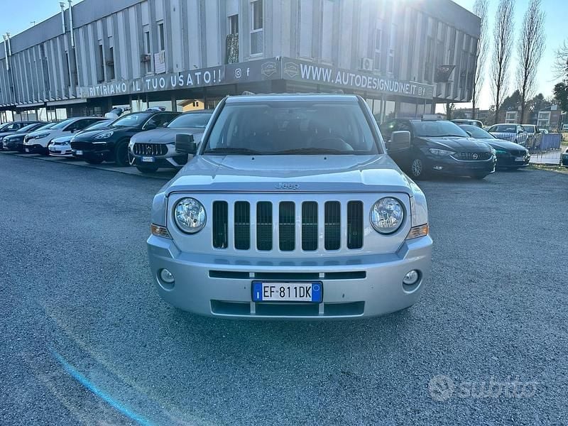 Usado Jeep Patriot Limited 163 CV (119 kW) 2010 Gris SUV