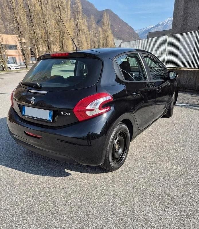Usata Peugeot 208 68 CV (50 kW) 2015 Nero Utilitaria