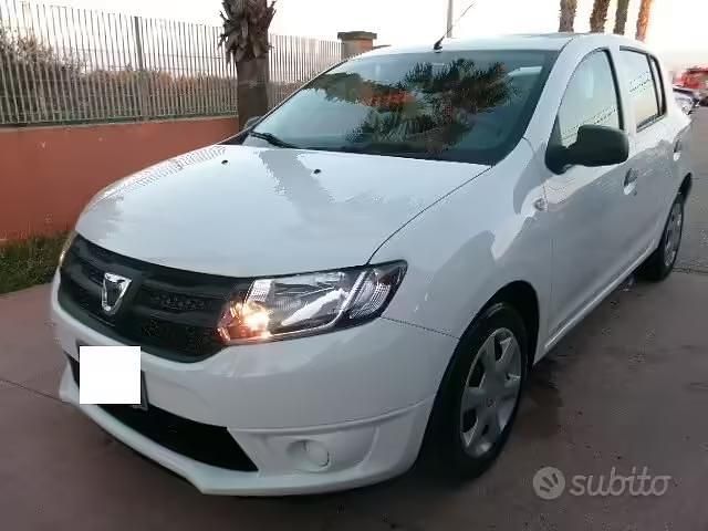 Usata Dacia Sandero Lauréate 75 CV (55 kW) 2016 Bianco Berlina