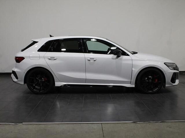 Usata Audi RS3 Sportback Ambiente 400 CV (294 kW) 2024 Bianco ghiaccio metallizzato Utilitaria