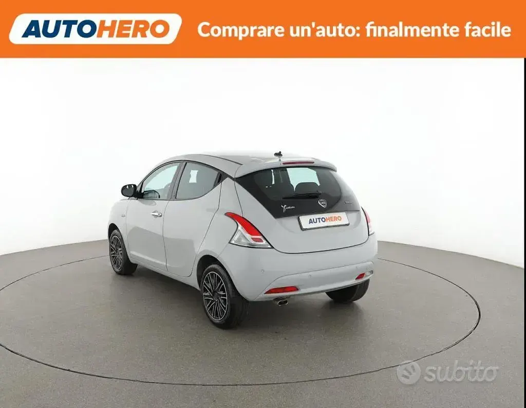 Usata Lancia Ypsilon 69 CV (50 kW) 2021 Grigio Utilitaria