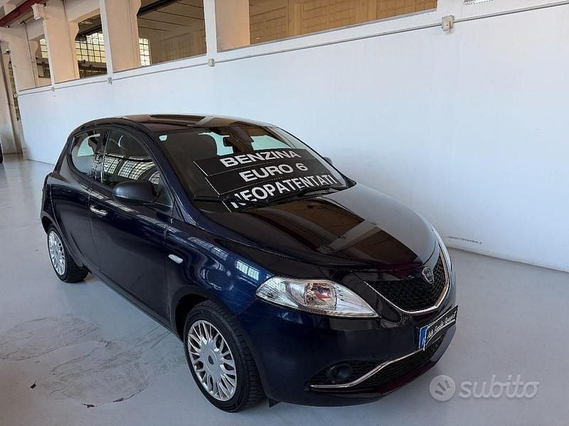 Usata Lancia Ypsilon Platinum 69 CV (50 kW) 2016 Blu Utilitaria
