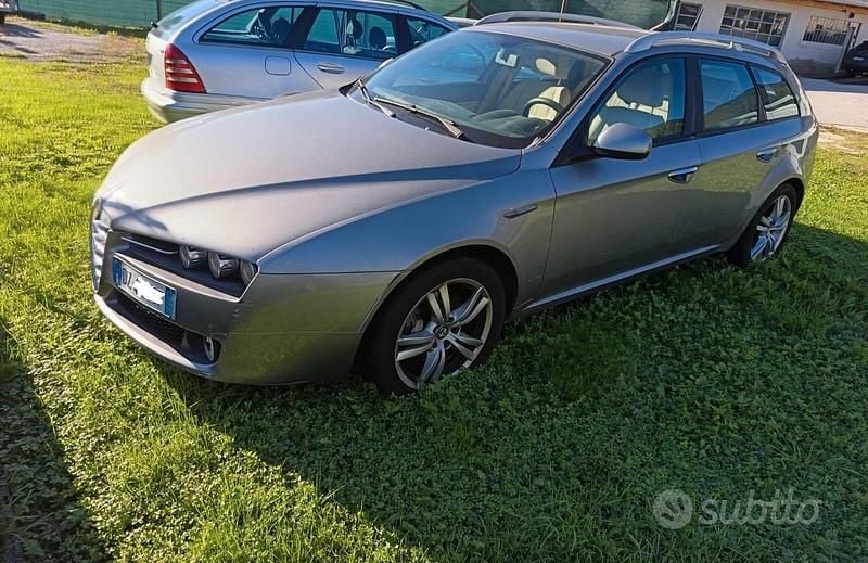 Grigio Usata 2009 Alfa Romeo 159 Berlina | 1500 € (Super prezzo) - Immagine 1/4