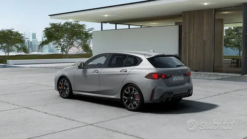 Nuova BMW 118 M Sport 150 CV (110 kW) 2026 Frozen pure grey metallizzato Utilitaria