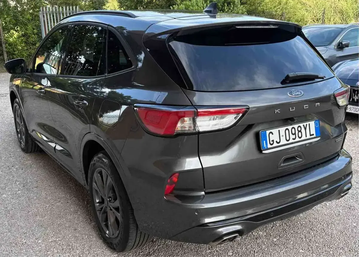 Usata Ford Kuga ST-Line 224 CV (164 kW) 2022 Grigio SUV