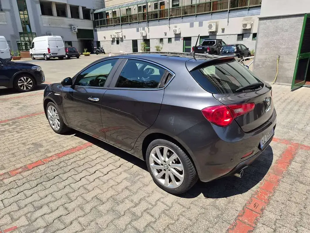 Usata Alfa Romeo Giulietta Distinctive 105 CV (77 kW) 2015 Grigio Utilitaria