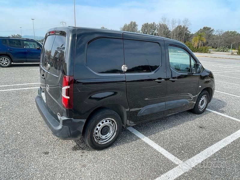 Usata Opel Combo 75 CV (55 kW) 2019 Nero Monovolume