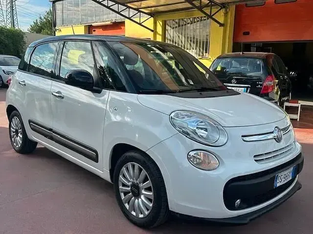 Begagnad Fiat 500L Lounge 85 HK (62 kW) 2013 Vit Minibuss