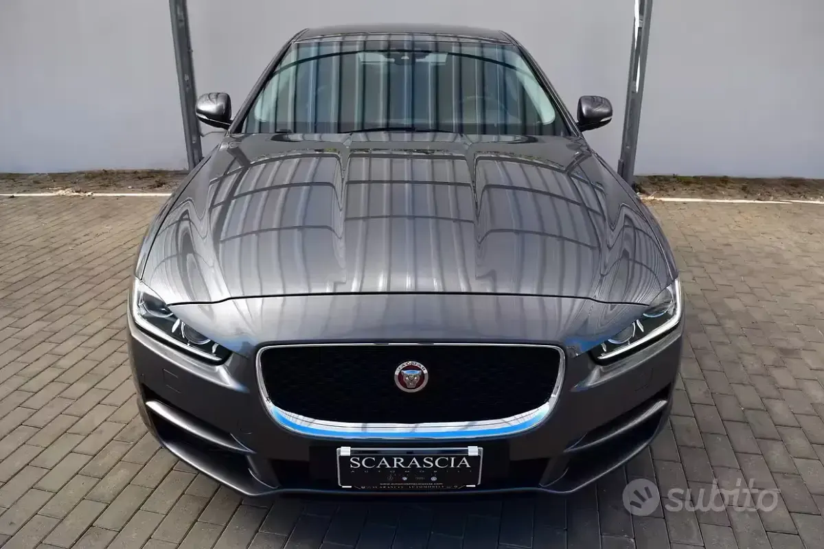 Usata Jaguar XE Prestige 180 CV (132 kW) 2015 Grigio Berlina