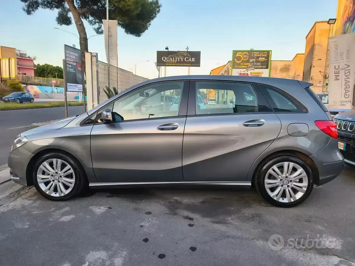 Usata Mercedes B200 136 CV (100 kW) 2012 Grigio Utilitaria