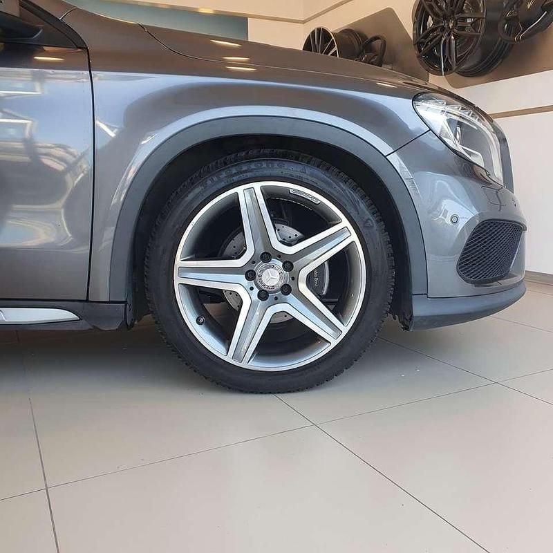 Usata Mercedes GLA200 156 CV (114 kW) 2016 Grigio medio metallizzato SUV