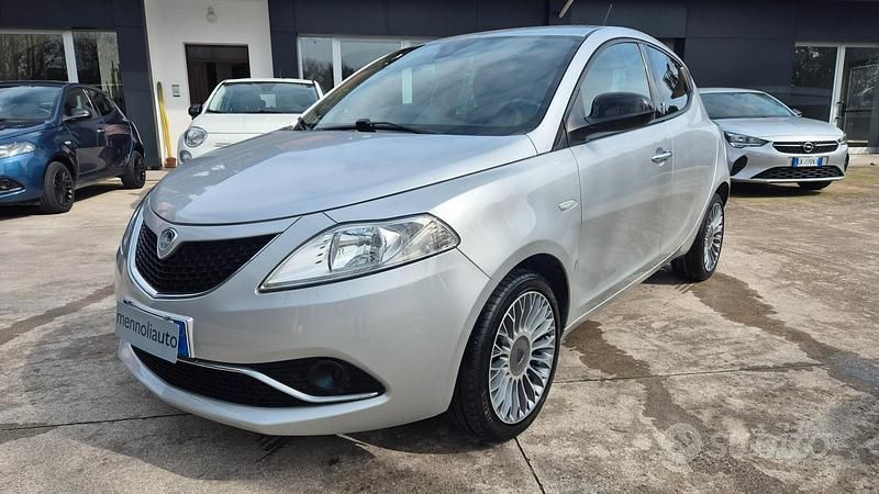 Usata Lancia Ypsilon Gold 69 CV (50 kW) 2017 Grigio Utilitaria