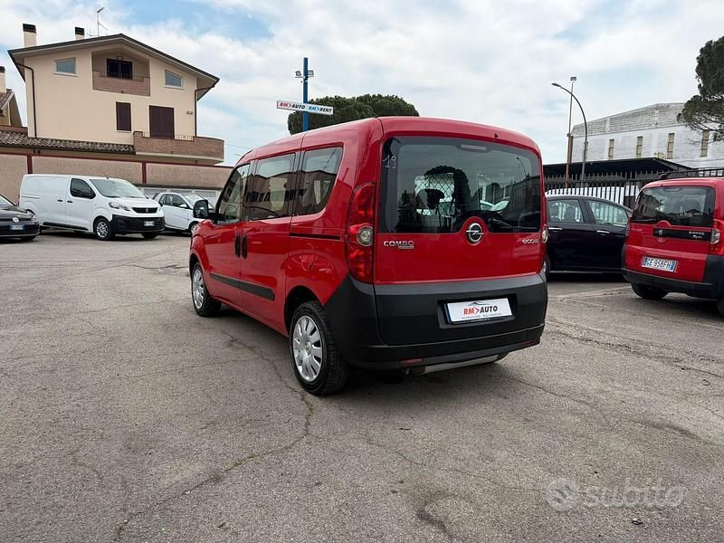 Usata Opel Combo Cosmo 120 CV (88 kW) 2015 Rosso Monovolume