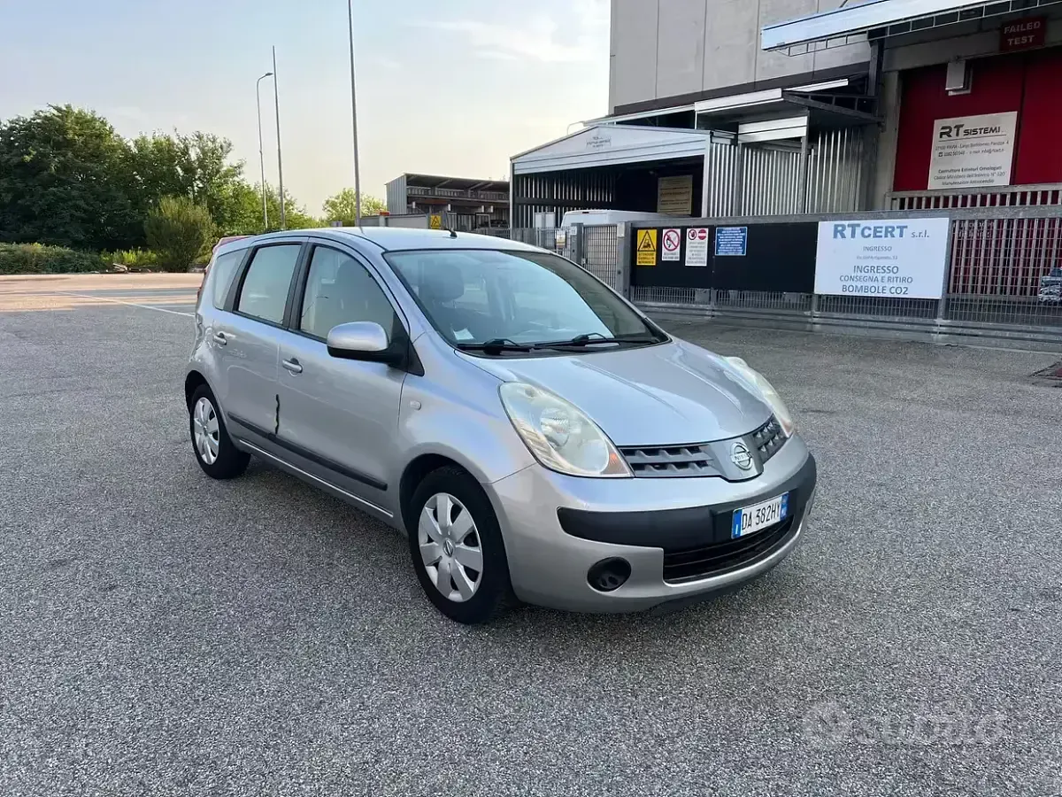 Usata Nissan Note Acenta 88 CV (64 kW) 2006 Grigio Utilitaria