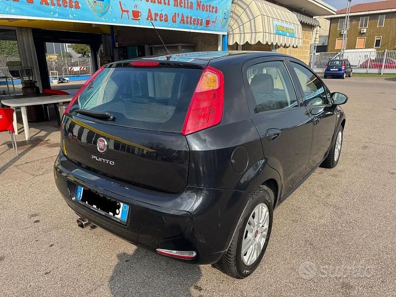 Usata Fiat Punto Lounge 69 CV (50 kW) 2016 Nero Utilitaria