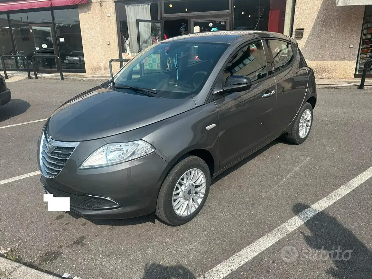 Usata Lancia Ypsilon Gold 80 CV (58 kW) 2014 Grigio Utilitaria