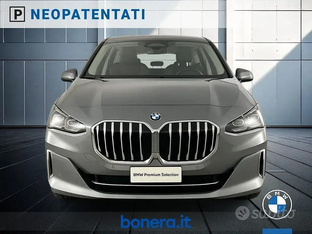 Begagnad BMW 218 Active Tourer Efficient Dynamics 136 HK (100 kW) 2023 Silver Minibuss