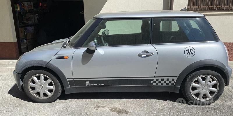 Begagnad Mini ONE 90 HK (66 kW) 2005 Grå Halvkombi