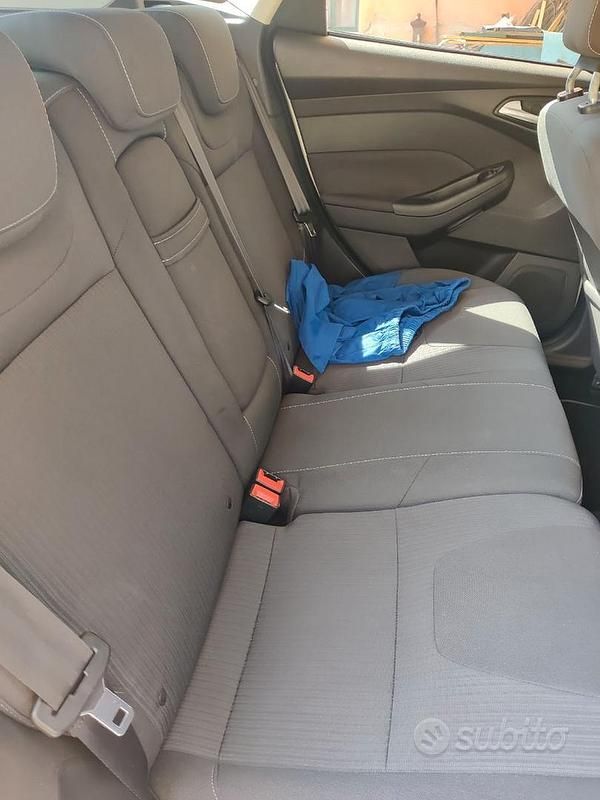 Usata Ford Focus 115 CV (84 kW) 2012 Grigio Berlina