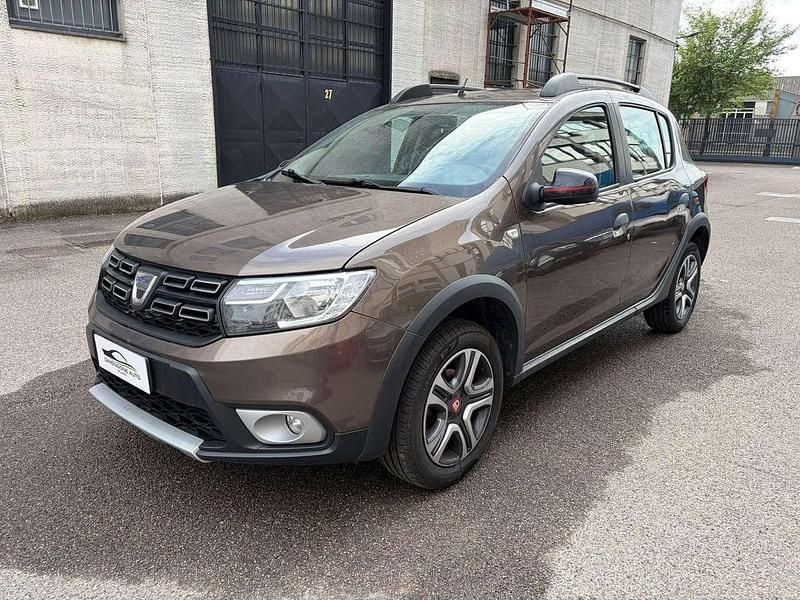 Usata Dacia Sandero Stepway 90 CV (66 kW) 2019 Bronzo Berlina