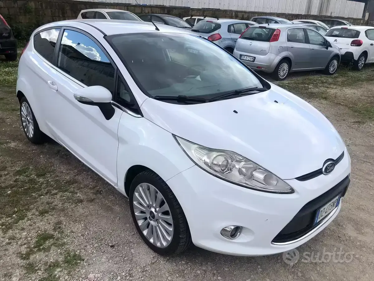 Usata Ford Fiesta 68 CV (50 kW) 2009 Bianco Berlina