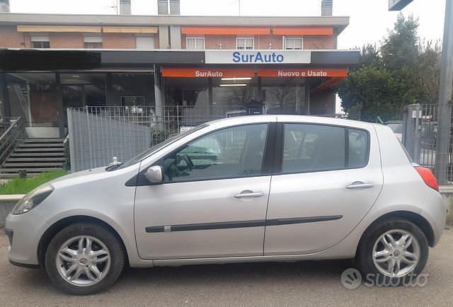 Usata Renault Clio II Luxe 74 CV (54 kW) 2006 Grigio Berlina