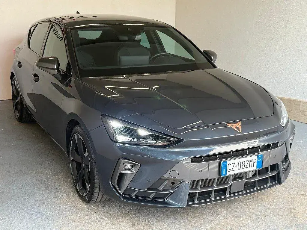Usata Cupra Leon 150 CV (110 kW) 2025 Blu jeans Berlina