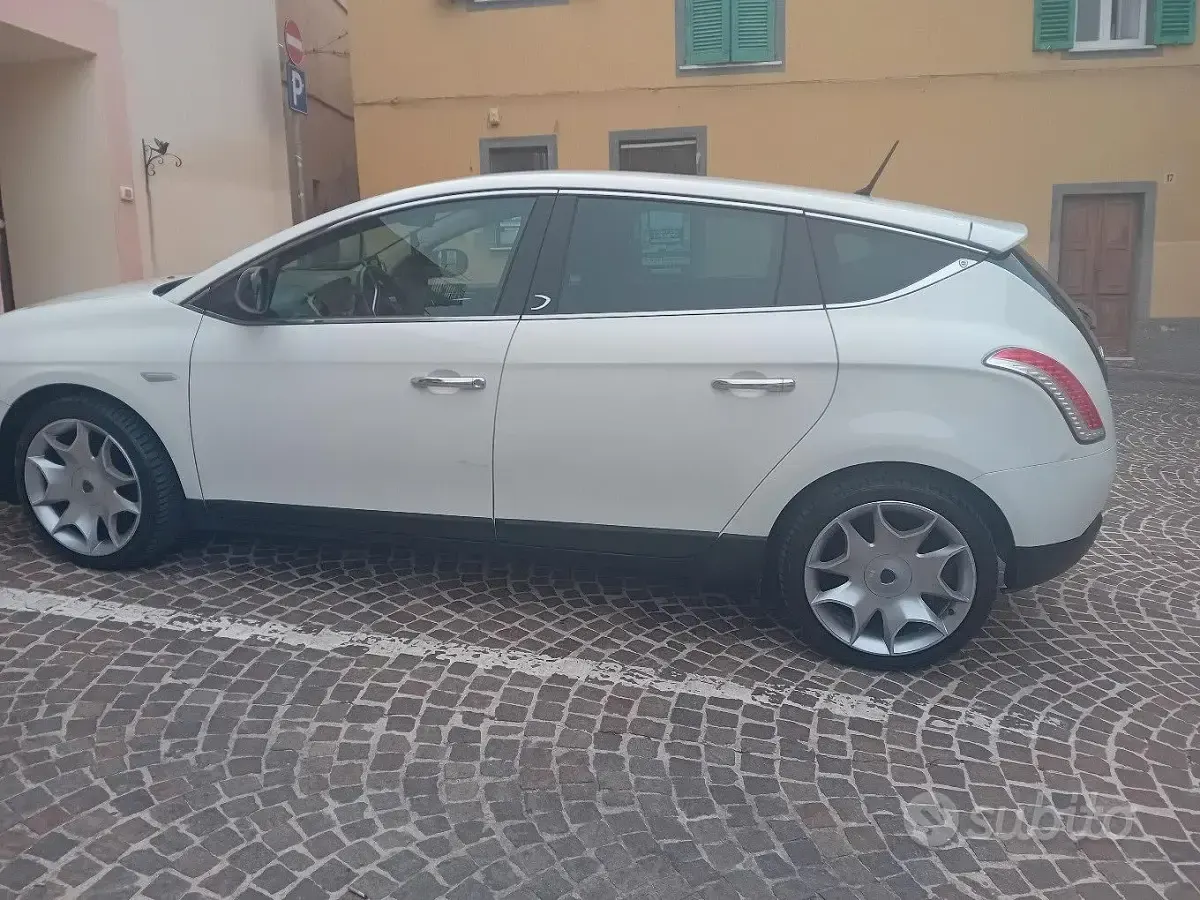 Usata Lancia Delta 85 CV (62 kW) 2012 Bianco Utilitaria