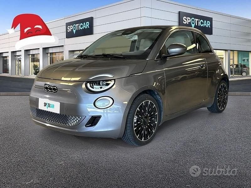 Grigio Usata 2022 Fiat 500e La Prima Tre volumi | 16.150 € (Buon prezzo) - Immagine 1/4