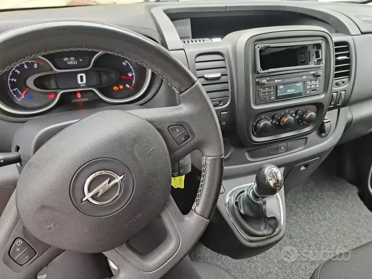 Usata Opel Vivaro-e Combi 121 CV (88 kW) 2019 Grigio Monovolume