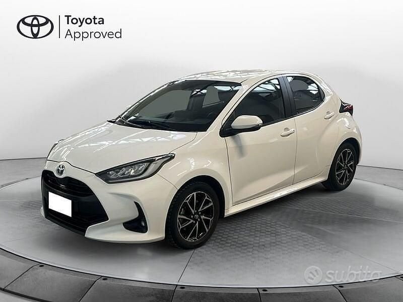 Usata Toyota Yaris Hybrid Trend 116 CV (85 kW) 2021 Bianco Berlina