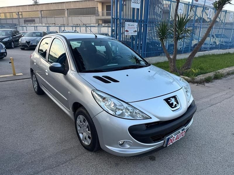 Usata Peugeot 206 60 CV (44 kW) 2011 Argento Berlina