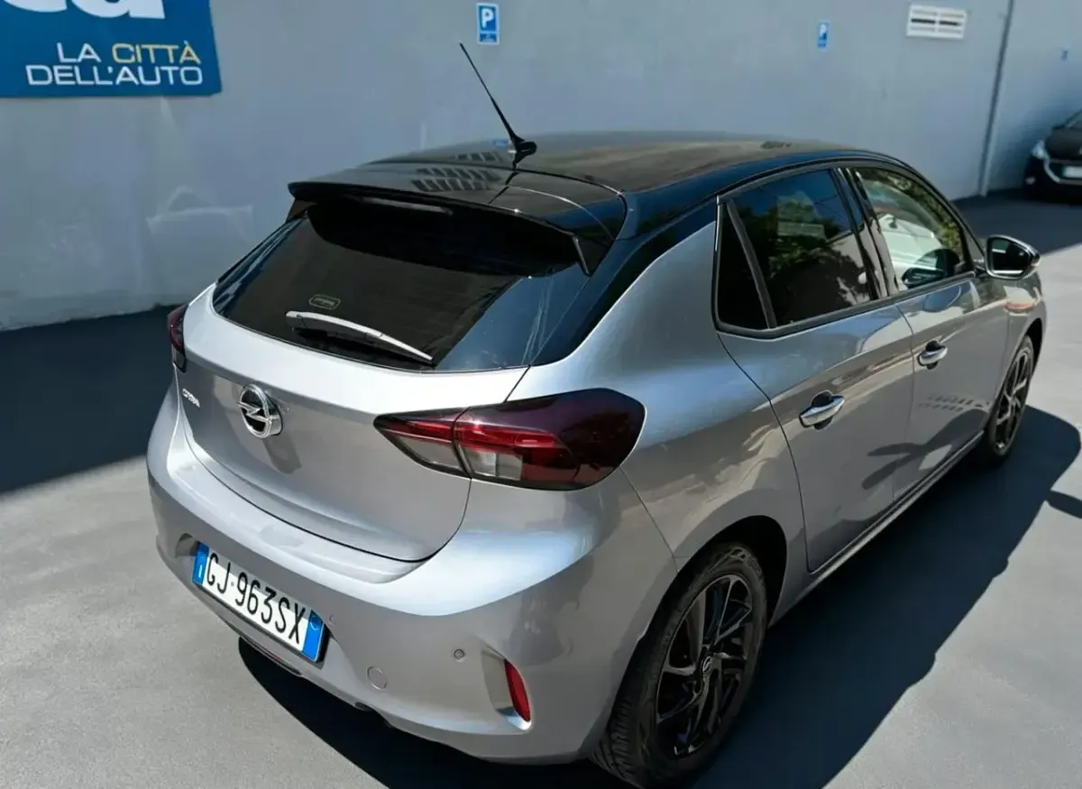 Usata Opel Corsa Design & Tech 75 CV (55 kW) 2022 Argento Utilitaria
