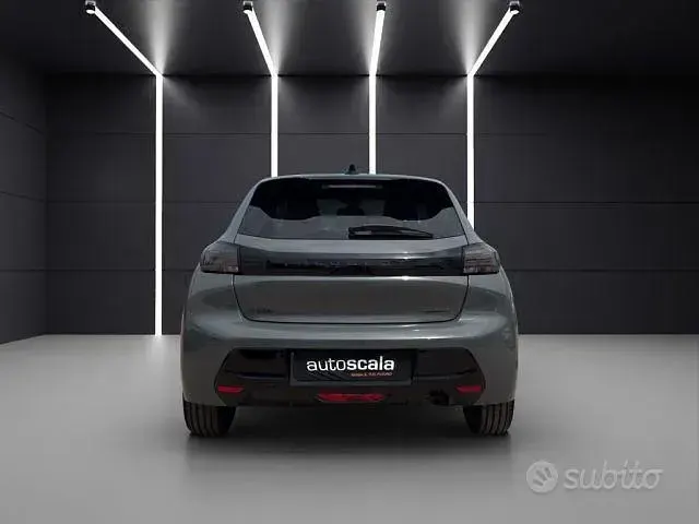 Usata Peugeot 208 Allure 101 CV (74 kW) 2025 Grigio Utilitaria
