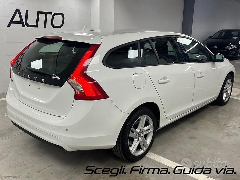 Usata Volvo V60 Kinetic 120 CV (88 kW) 2017 Bianco Station wagon