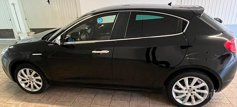Usata Alfa Romeo Giulietta Distinctive 140 CV (102 kW) 2011 Nero Berlina