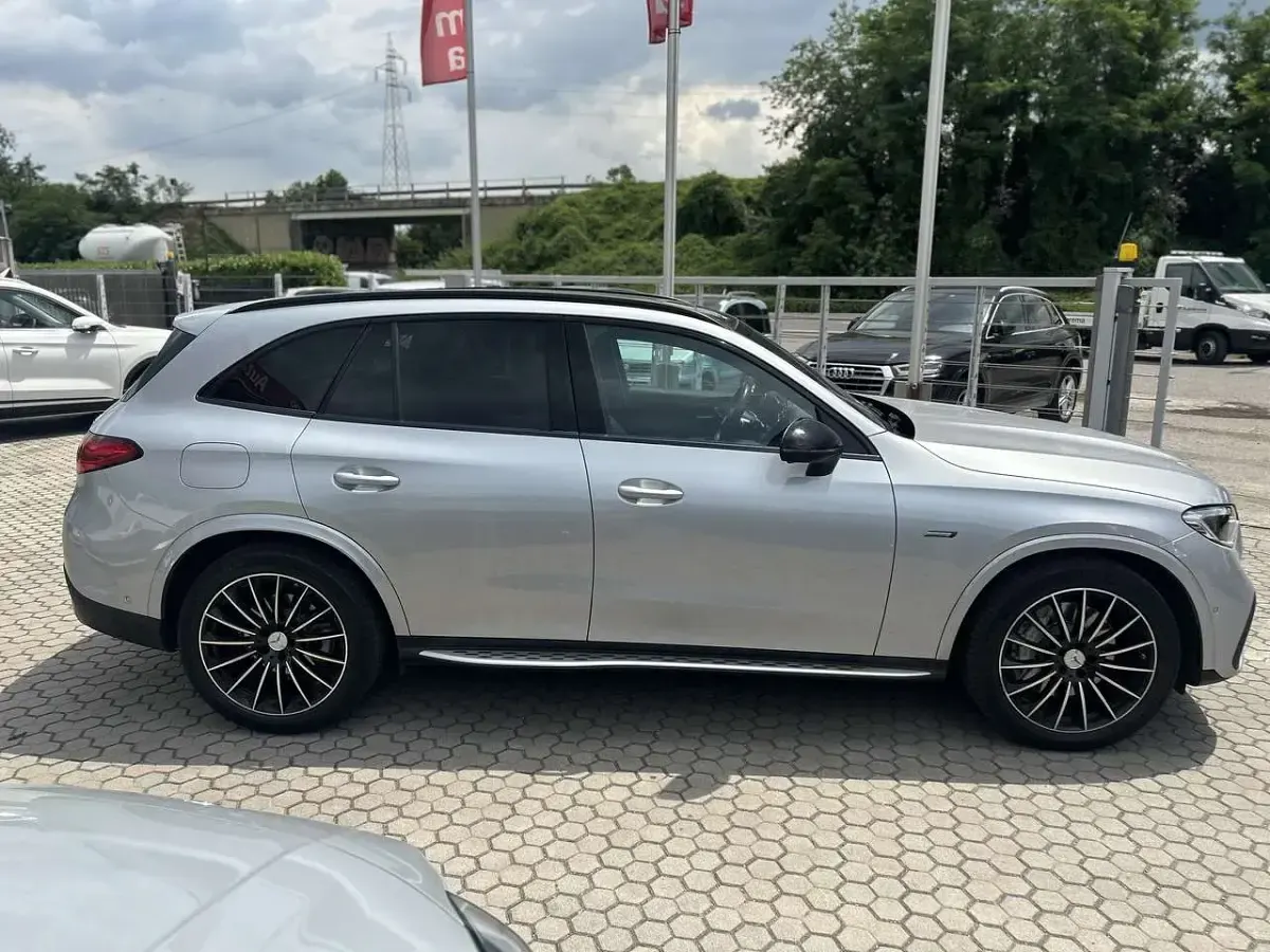 Usata Mercedes GLC220 AMG Line Premium 197 CV (144 kW) 2023 Argento SUV