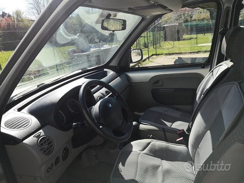 Usata Renault Kangoo 106 CV (77 kW) 2007 Grigio Monovolume
