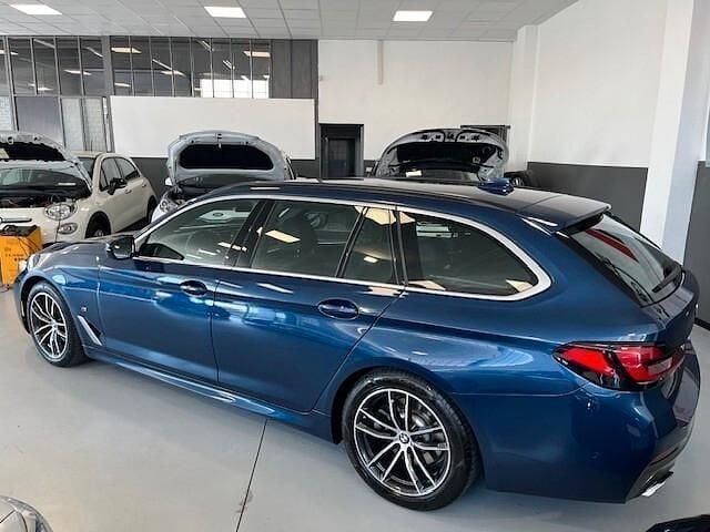 Usata BMW 520 M Sport 190 CV (139 kW) 2022 Blu Station wagon