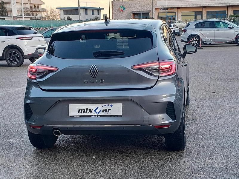Usata Renault Clio V Techno 90 CV (66 kW) 2024 Grigio Berlina