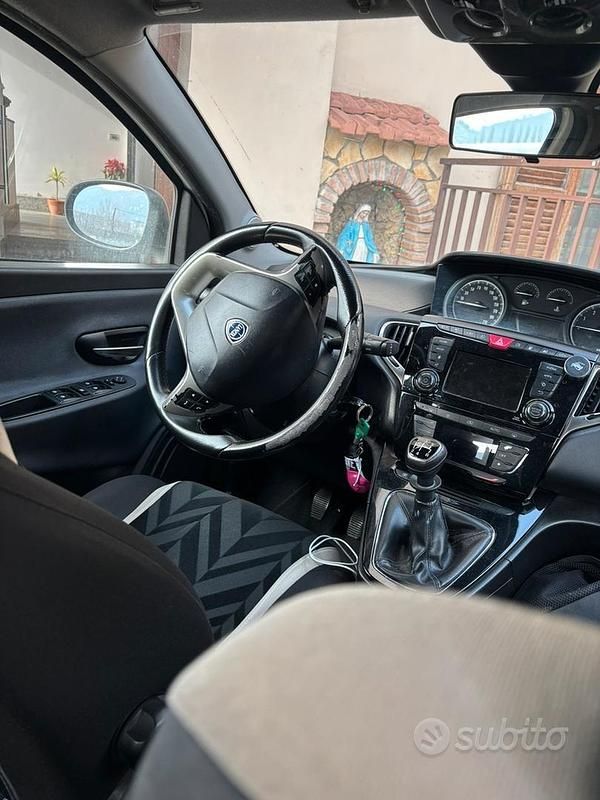 Usata Lancia Ypsilon 2016 Bianco Utilitaria