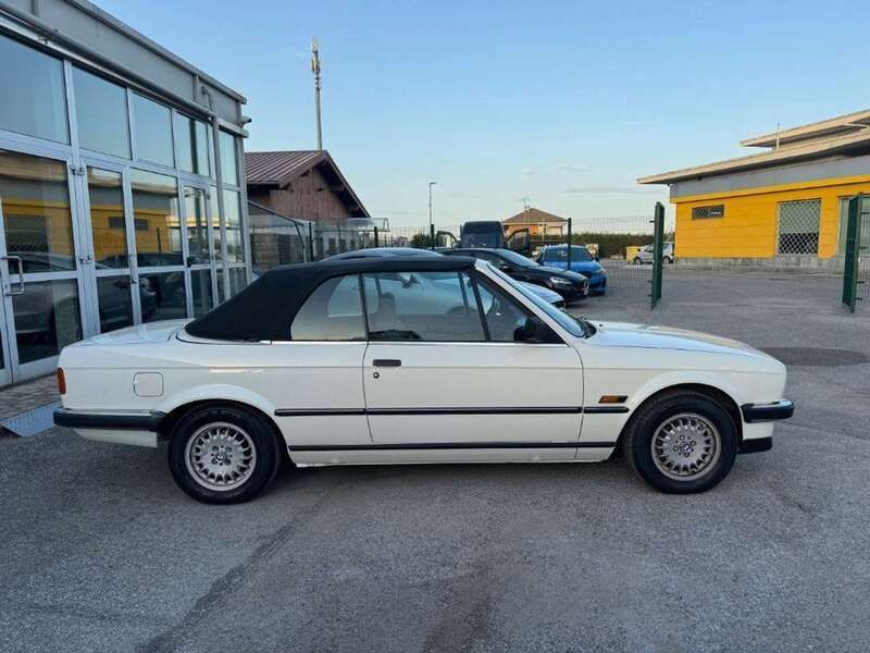 Usata BMW 320 Cabriolet 129 CV (94 kW) 1992 Bianco Cabrio