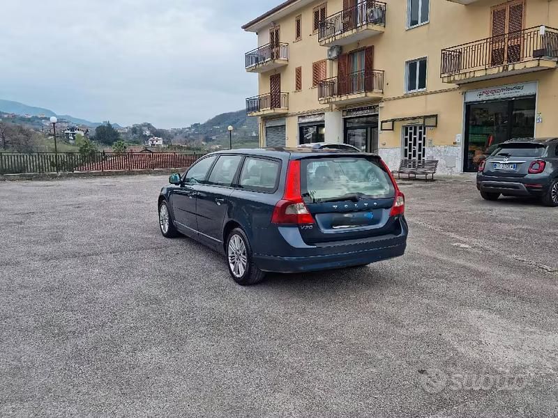 Usata Volvo V70 Kinetic 185 CV (136 kW) 2007 Blu/azzurro Station wagon