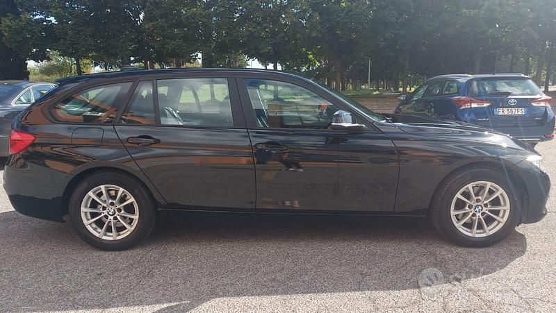 Usata BMW 318 150 CV (110 kW) 2017 Nero Station wagon