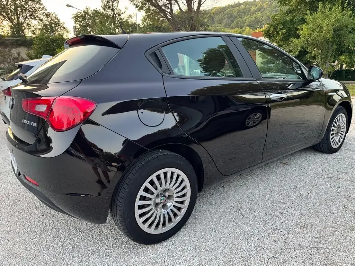 Usata Alfa Romeo Giulietta Business 120 CV (88 kW) 2018 Nero Utilitaria