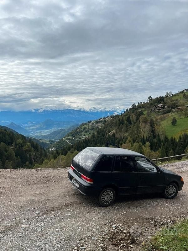 Usata Subaru Justy 1995 Nero Utilitaria