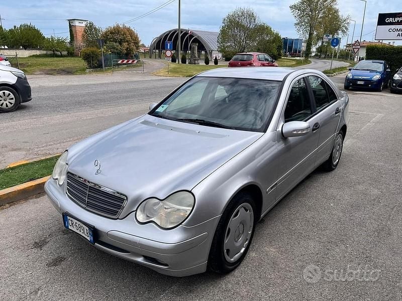 Usata Mercedes C220 Classic 149 CV (109 kW) 2004 Grigio Berlina