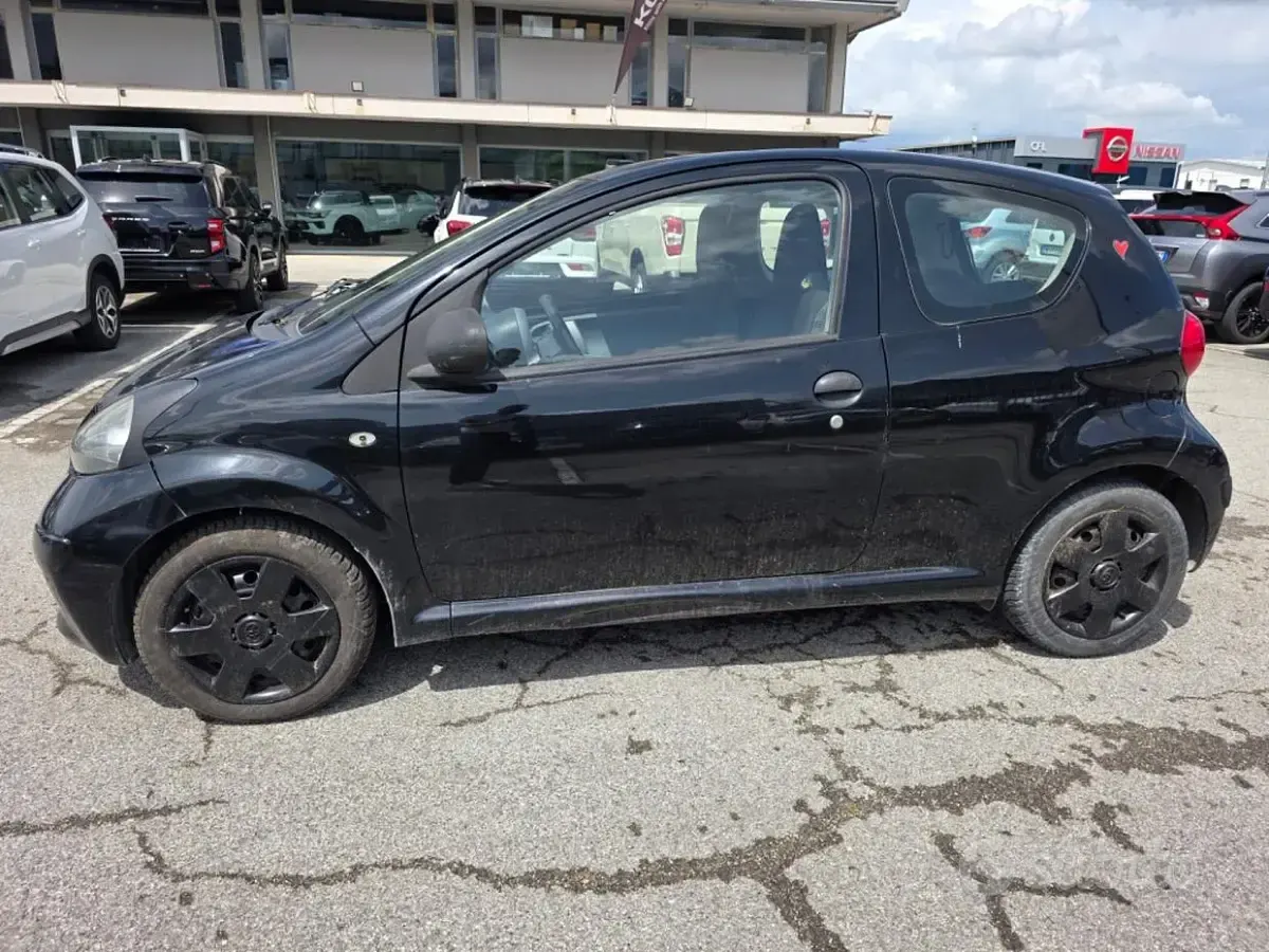 Usata Toyota Aygo 68 CV (50 kW) 2008 Nero Utilitaria